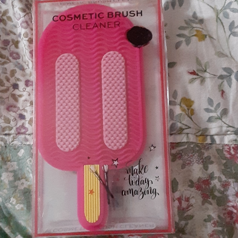 Brush cleaner